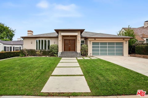 Photo of 175 Barlock Avenue, Los Angeles, CA 90049 (MLS # 26104695)