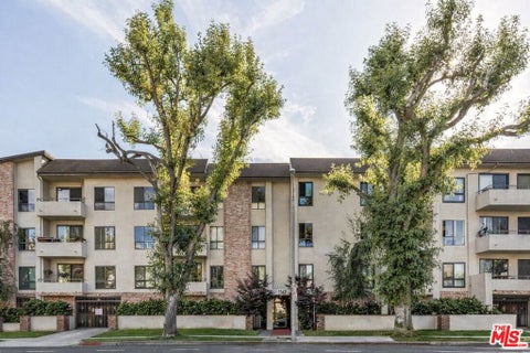 Tiny photo for 1167 Roxbury Drive #105, Los Angeles, CA 90035 (MLS # 26985531)