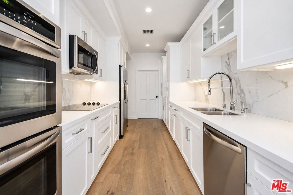 1167 Roxbury Drive 105