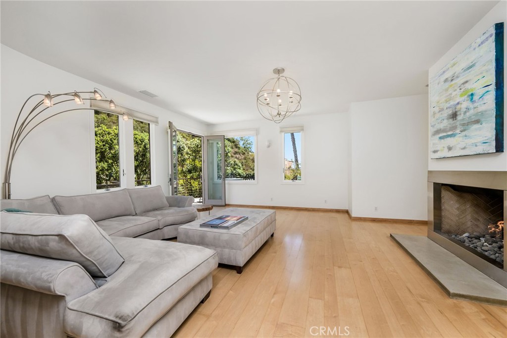 426 Nyes Place