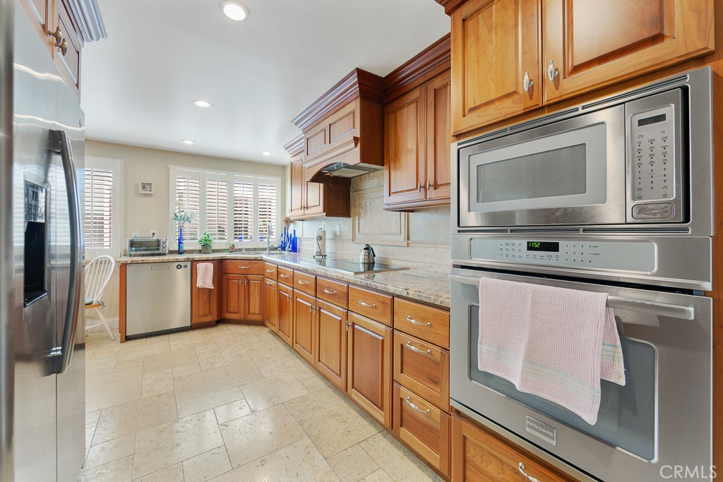 Welcome to Bixby Riviera, one of Long Beach’s most prestigious and beautifully maintained gated communities. This stunning 3-bedroom, 2-bath condo offers 1,724 square feet of spacious, light-filled living with breathtaking panoramic views and a sense of privacy that’s truly rare.
Step inside to find a beautifully upgraded kitchen featuring modern finishes, sleek countertops, and custom cabinetry—perfect for both everyday living and entertaining. The renovated bathrooms showcase elegant design and quality craftsmanship, creating a spa-like atmosphere throughout. Expansive windows flood the home with natural light, highlighting the open floor plan and tranquil ambiance.
The Bixby Riviera community is renowned for its immaculate upkeep and resort-style amenities, including a sparkling pool and spa, nicely appointed fitness center, and a community clubhouse ideal for gatherings or relaxation. Lush landscaping, 24-hour guard-gated security, and walking paths create an environment that feels like a private retreat.
This is truly a one-of-a-kind home in a community where listings rarely become available. Experience the best of Long Beach living—luxury, location, and lifestyle—all in one exceptional residence.