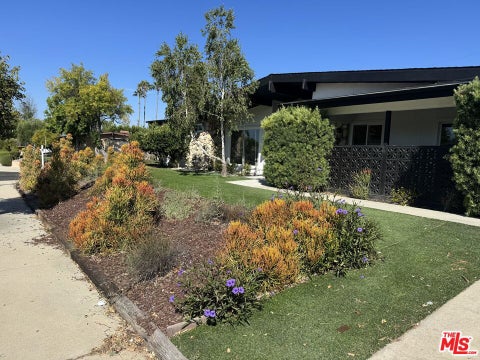 Photo of 23540 Kivik St ST, Woodland Hills, CA 91367 (MLS # 26848317)