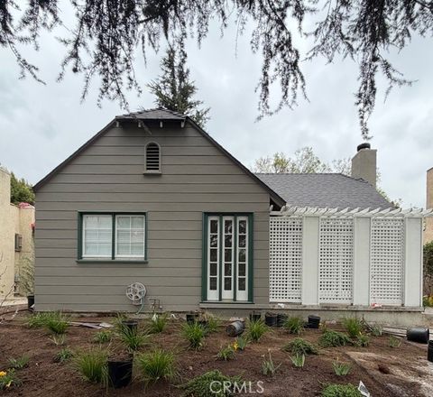 Photo of 402 N Irving Blvd, Los Angeles, CA 90004 (MLS # CV26069455)