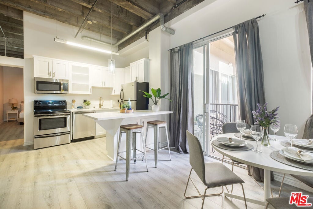 312 W 5th Street 606