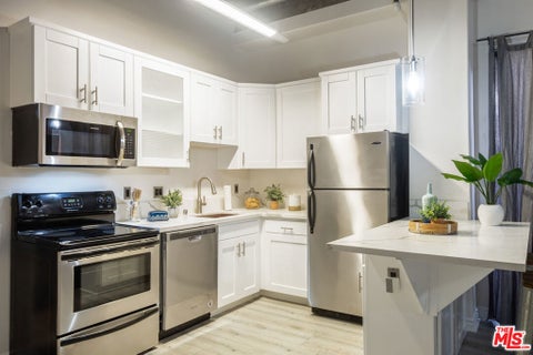 Tiny photo for 312 W 5th Street #606, Los Angeles, CA 90013 (MLS # 26102936)