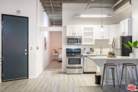 Tiny photo for 312 W 5th Street #606, Los Angeles, CA 90013 (MLS # 26102936)