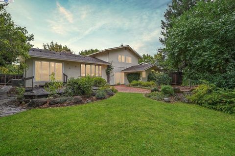 Photo of 1413 Walnut Ave Ave, Walnut Creek, CA 94598 (MLS # 41114638)
