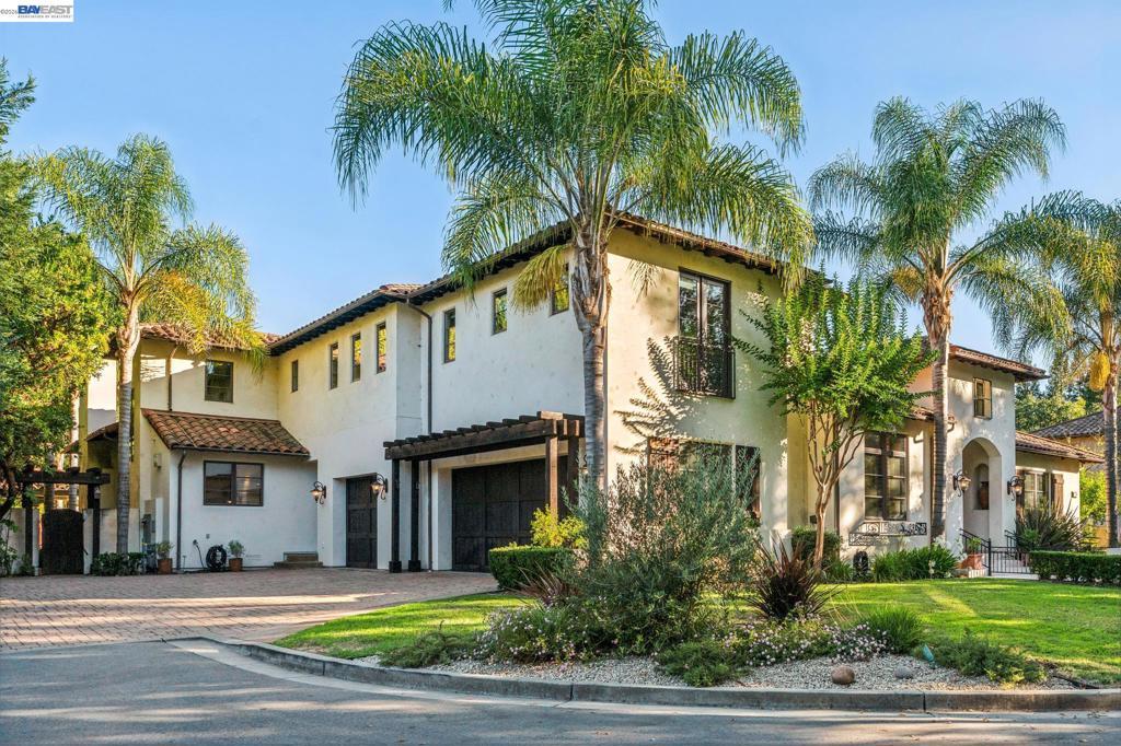 1439 Vine Ln