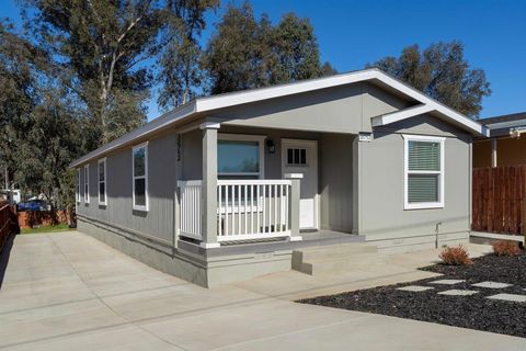 36752 Oleander Avenue Lake Elsinore CA 92532