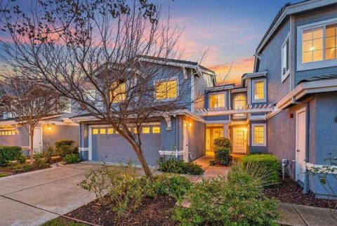 Photo of 1739 Calle Del Rey, Livermore, CA 94551 (MLS # 41120485)