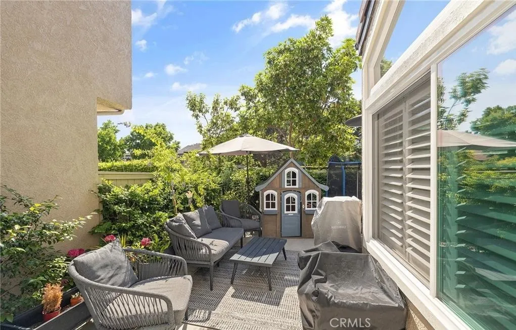 Irvine, California 92612, United States, 2 Bedrooms Bedrooms, ,2 BathroomsBathrooms,Residential,Pending,251084