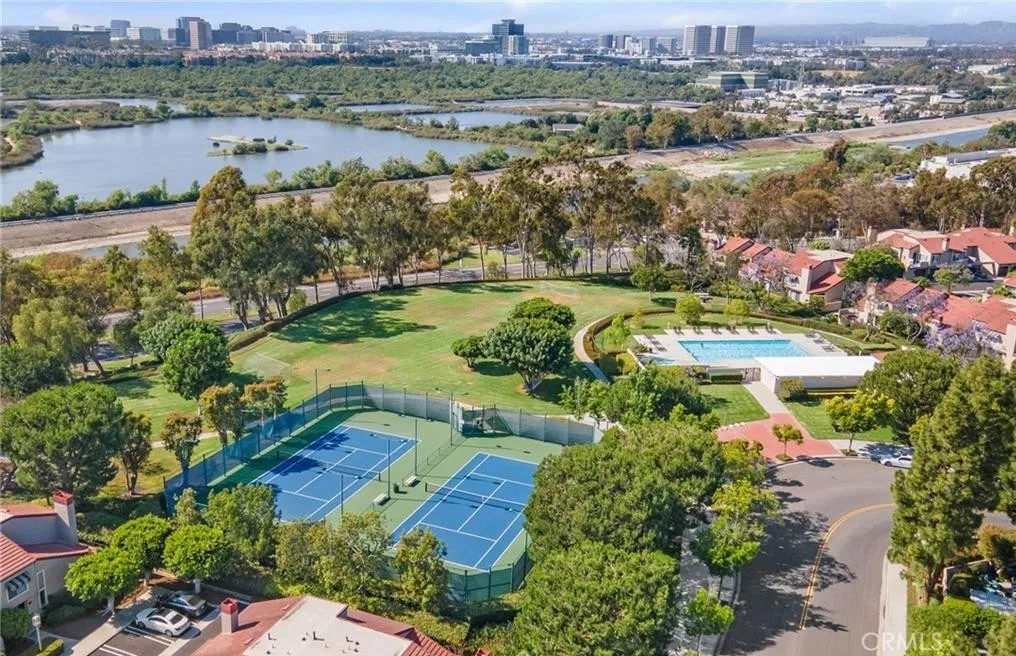 Irvine, California 92612, United States, 2 Bedrooms Bedrooms, ,2 BathroomsBathrooms,Residential,Pending,251084