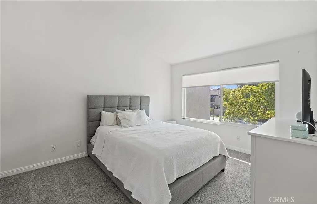 Irvine, California 92612, United States, 2 Bedrooms Bedrooms, ,2 BathroomsBathrooms,Residential,Pending,251084