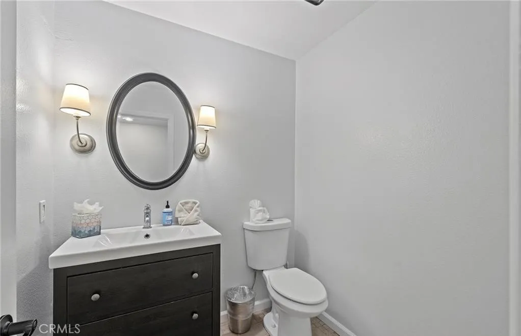 Irvine, California 92612, United States, 2 Bedrooms Bedrooms, ,2 BathroomsBathrooms,Residential,Pending,251084