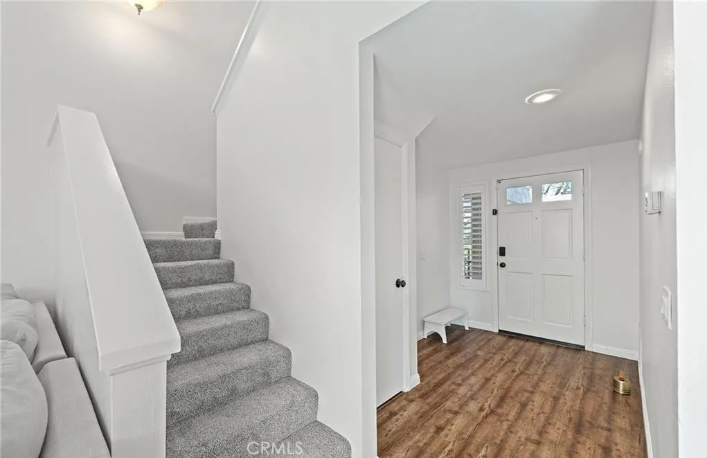 Irvine, California 92612, United States, 2 Bedrooms Bedrooms, ,2 BathroomsBathrooms,Residential,Pending,251084