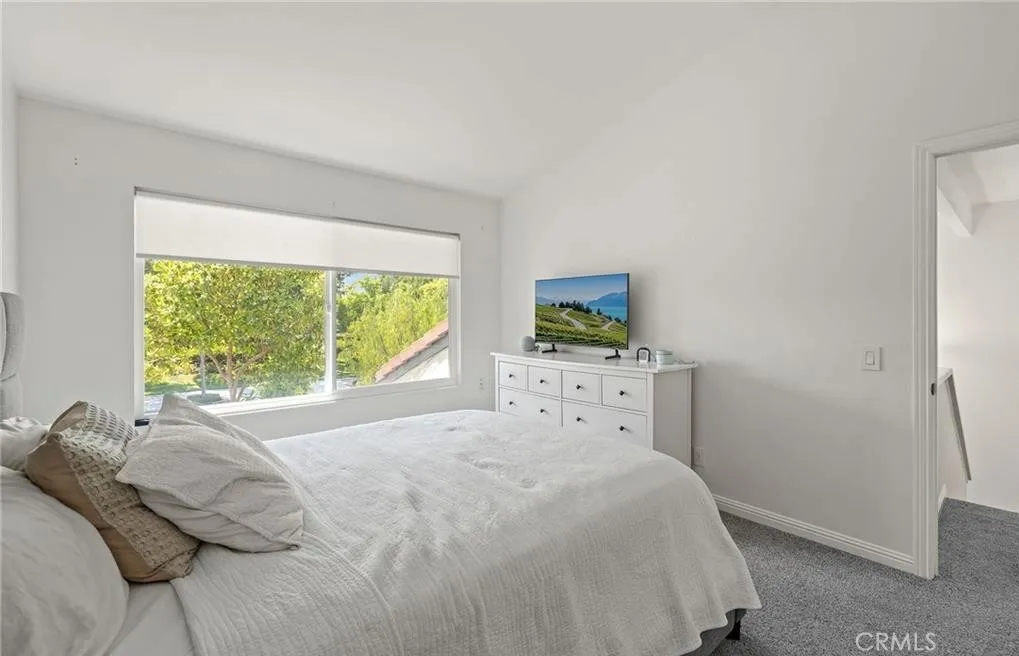 Irvine, California 92612, United States, 2 Bedrooms Bedrooms, ,2 BathroomsBathrooms,Residential,Pending,251084