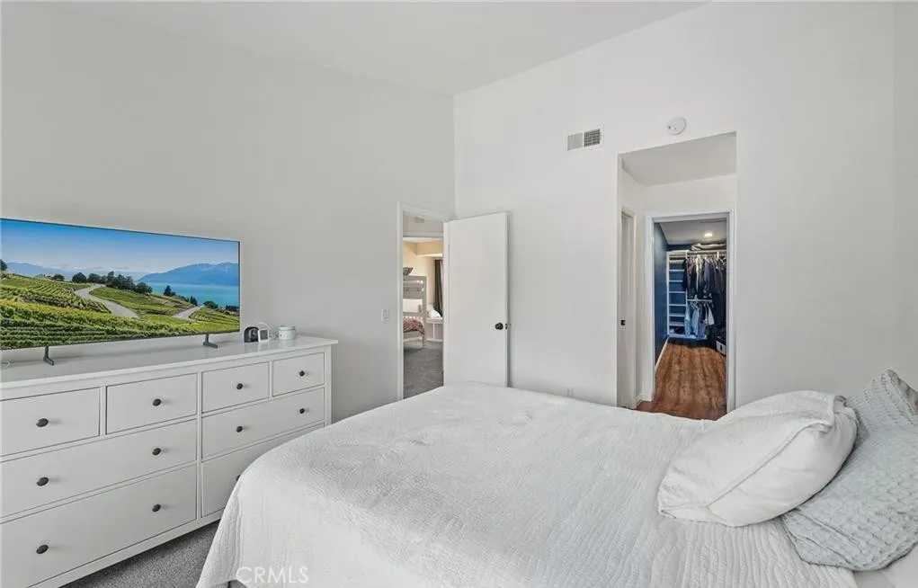 Irvine, California 92612, United States, 2 Bedrooms Bedrooms, ,2 BathroomsBathrooms,Residential,Pending,251084