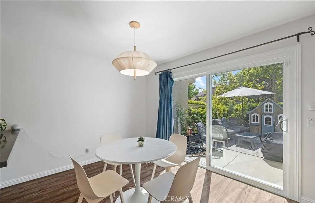 Irvine, California 92612, United States, 2 Bedrooms Bedrooms, ,2 BathroomsBathrooms,Residential,Pending,251084