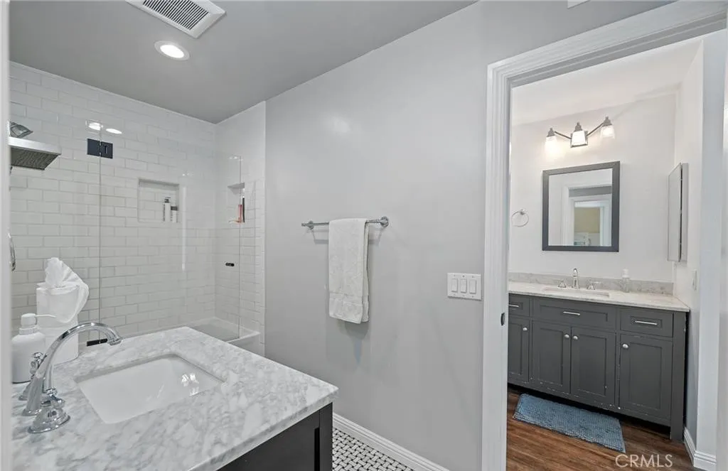 Irvine, California 92612, United States, 2 Bedrooms Bedrooms, ,2 BathroomsBathrooms,Residential,Pending,251084