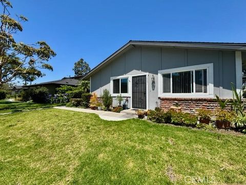 Photo of 16651 Arbor CIR, Huntington Beach, CA 92647 (MLS # OC26111924)