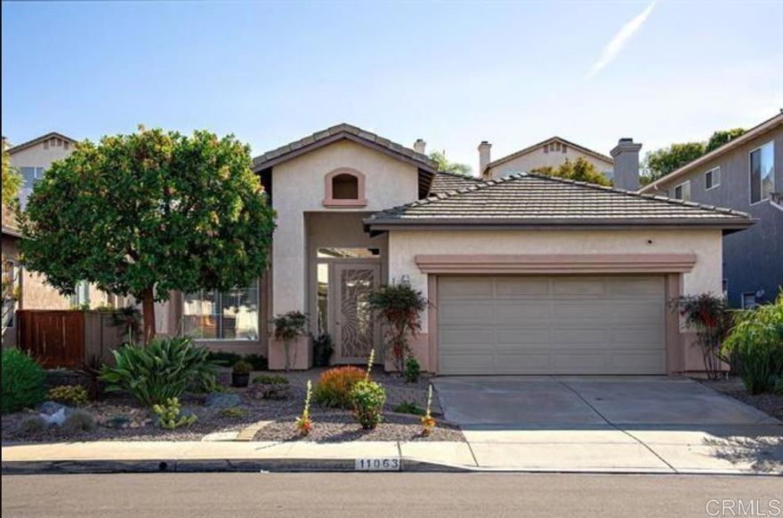 In Scripps Ranch, beautiful Single story home.  Fantastic floor plan with open  living room area.  Super long entry way with living room with dinning area for entertaining.  Spacious kitchen with center island and breakfast area overlooking   family room with fireplace.  Family room has built in shelving.   Master suit floor has heating system. New refrigerator.