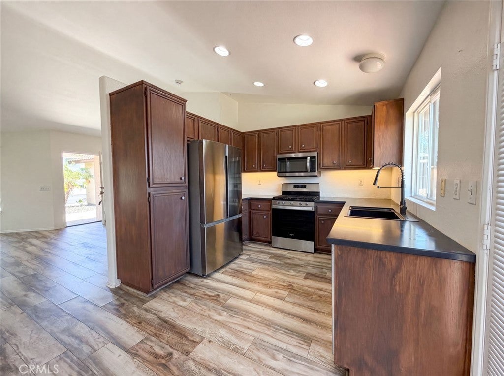 22125 Country Hills