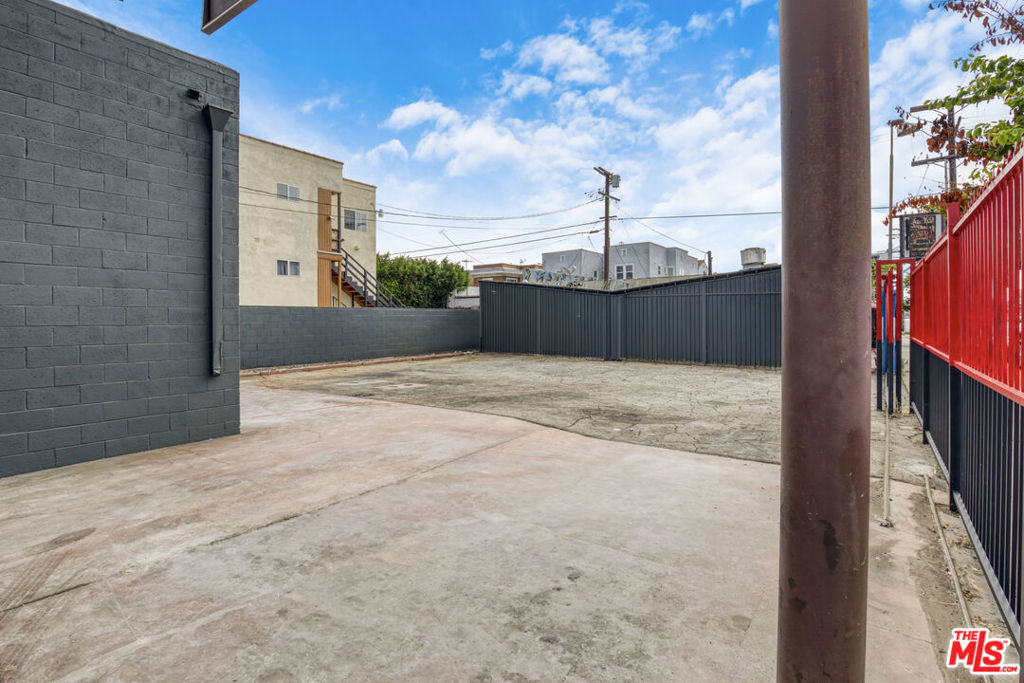 3429 Venice Boulevard