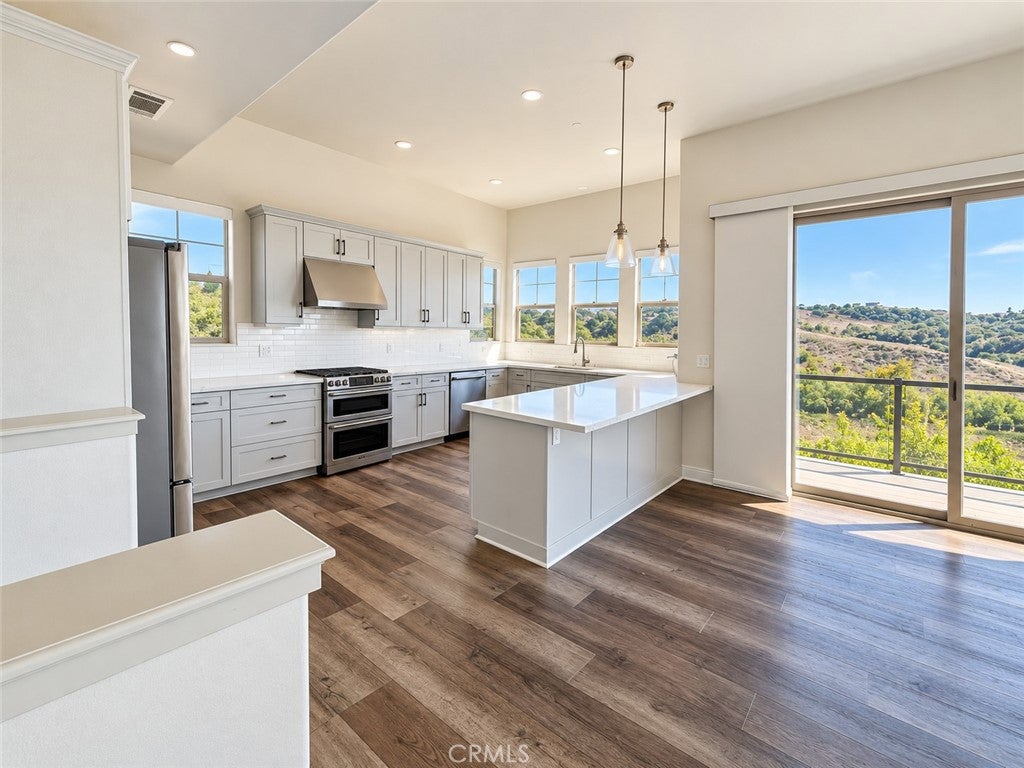 1009 Price Canyon Road