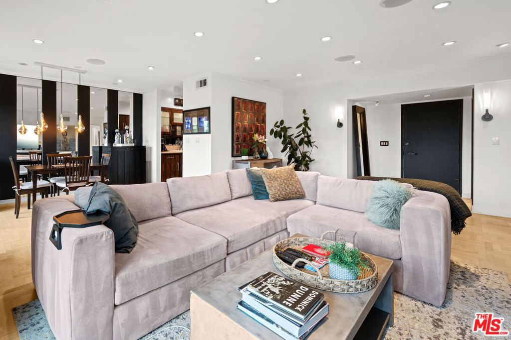 Photo of 949 N Kings Road #314, West Hollywood, CA 90069 (MLS # 25585835)