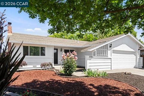 Photo of 3730 Skyview Dr DR, Santa Rosa, CA 95403 (MLS # 41134369)