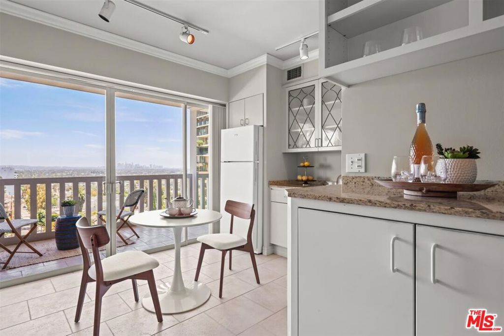 Photo of 999 N Doheny Drive #806, West Hollywood, CA 90069 (MLS # 25582115)
