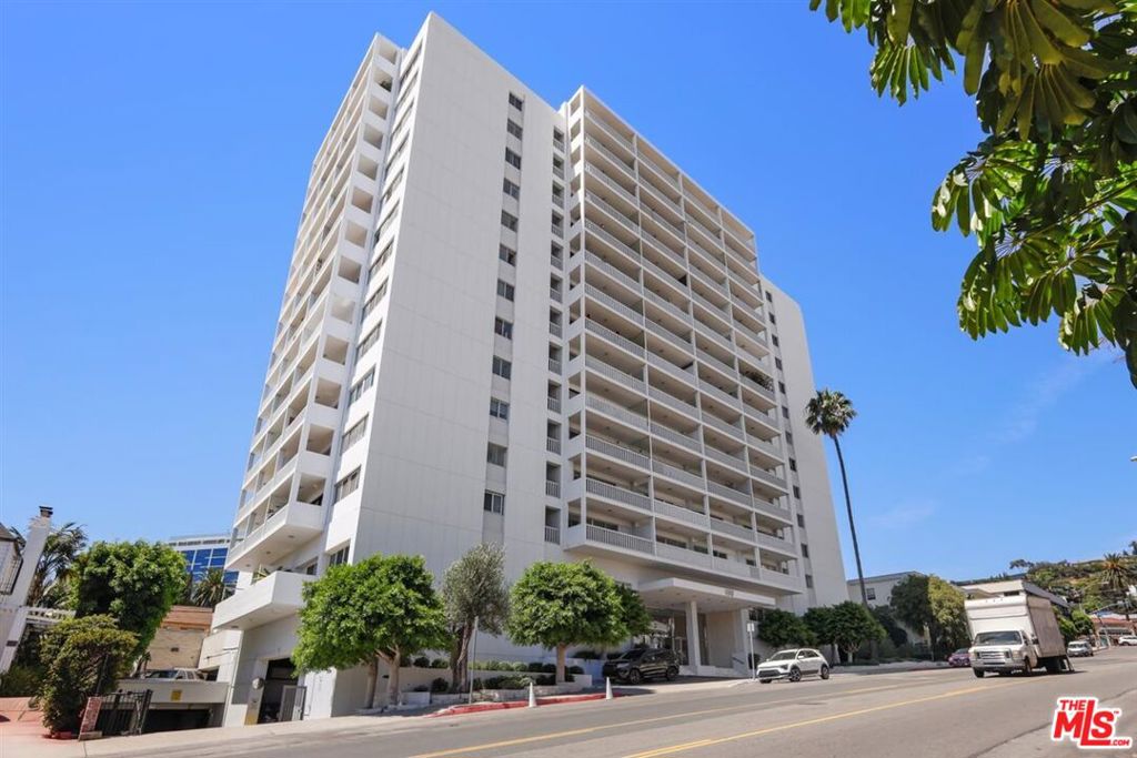 999 N Doheny Drive 806