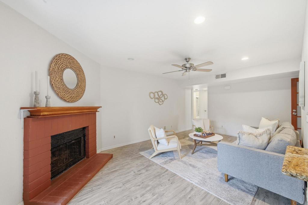 1908 VIA LAS PALMAS 32