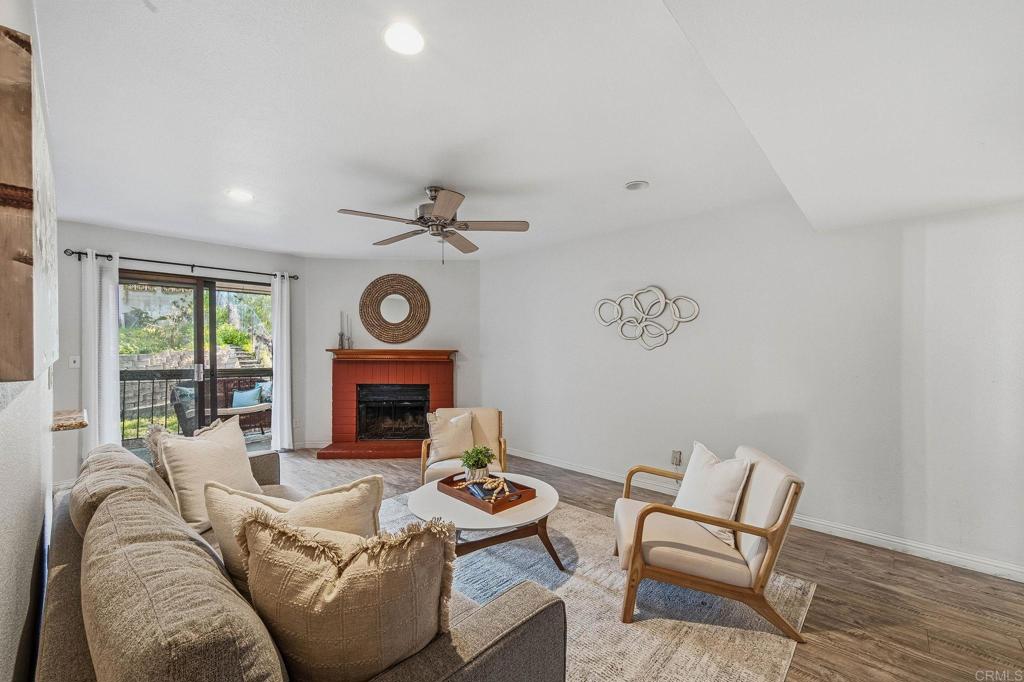 1908 VIA LAS PALMAS 32