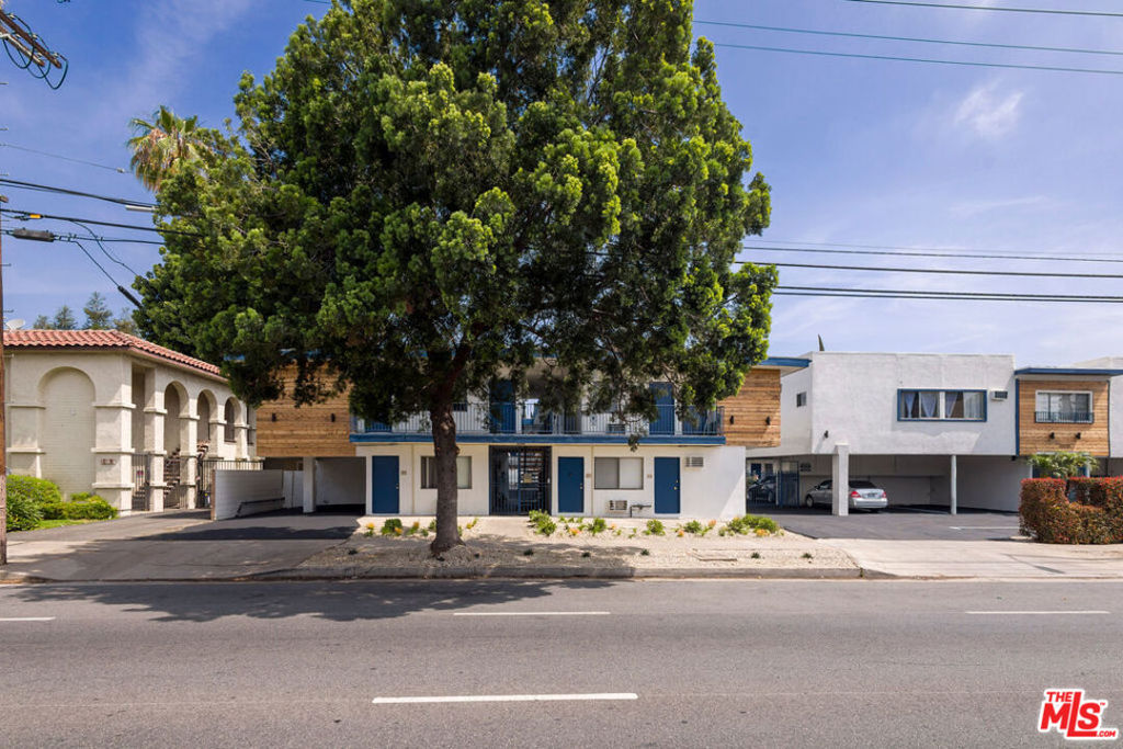 15115 Victory Boulevard