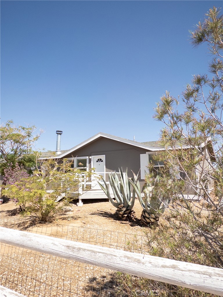 8925 Oleander Avenue