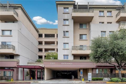 Photo of 931 E Walnut ST #307, Pasadena, CA 91106 (MLS # AR26104814)