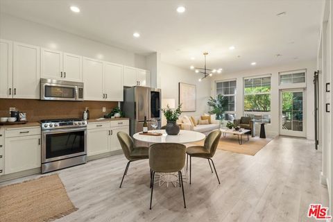 13020 Pacific 216 Playa Vista CA 90094