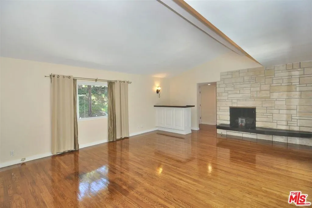 Los Angeles, California 90046, United States, 3 Bedrooms Bedrooms, ,2 BathroomsBathrooms,Residential,Active,177068