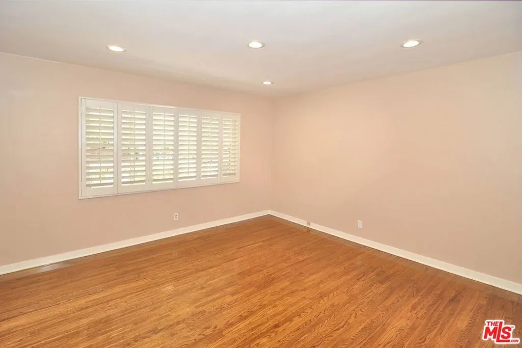 Los Angeles, California 90046, United States, 3 Bedrooms Bedrooms, ,2 BathroomsBathrooms,Residential,Active,177068