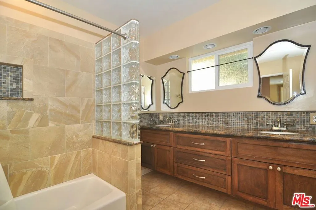 Los Angeles, California 90046, United States, 3 Bedrooms Bedrooms, ,2 BathroomsBathrooms,Residential,Active,177068