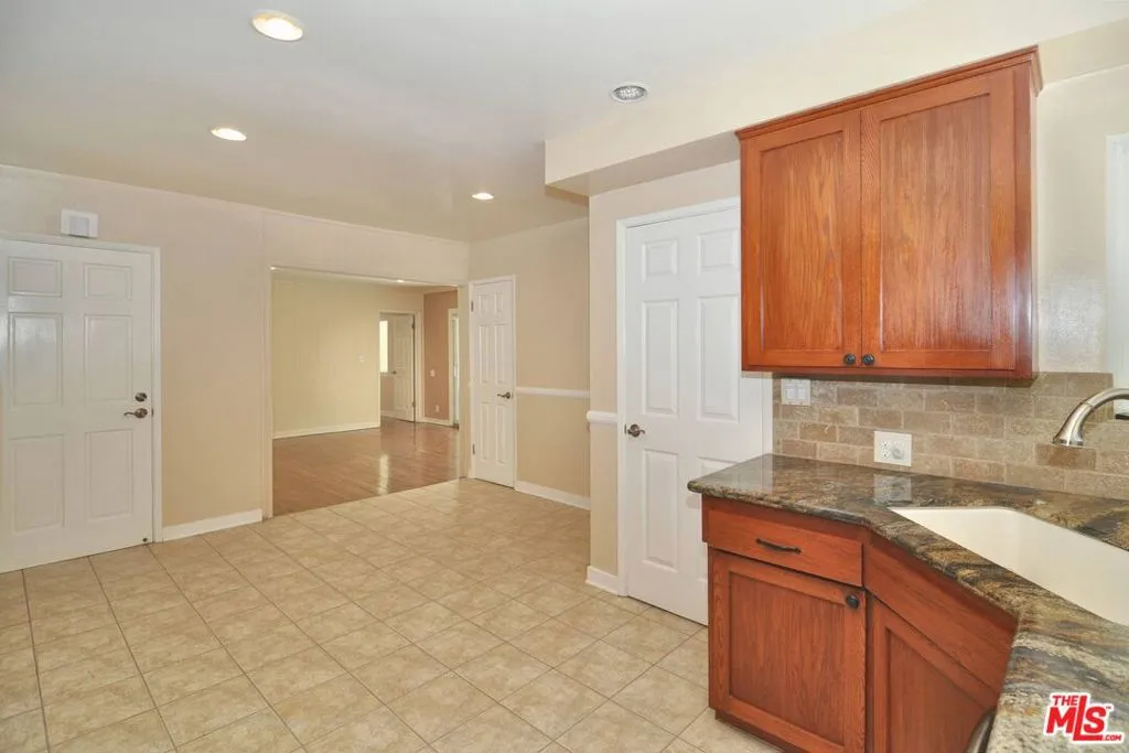 Los Angeles, California 90046, United States, 3 Bedrooms Bedrooms, ,2 BathroomsBathrooms,Residential,Active,177068