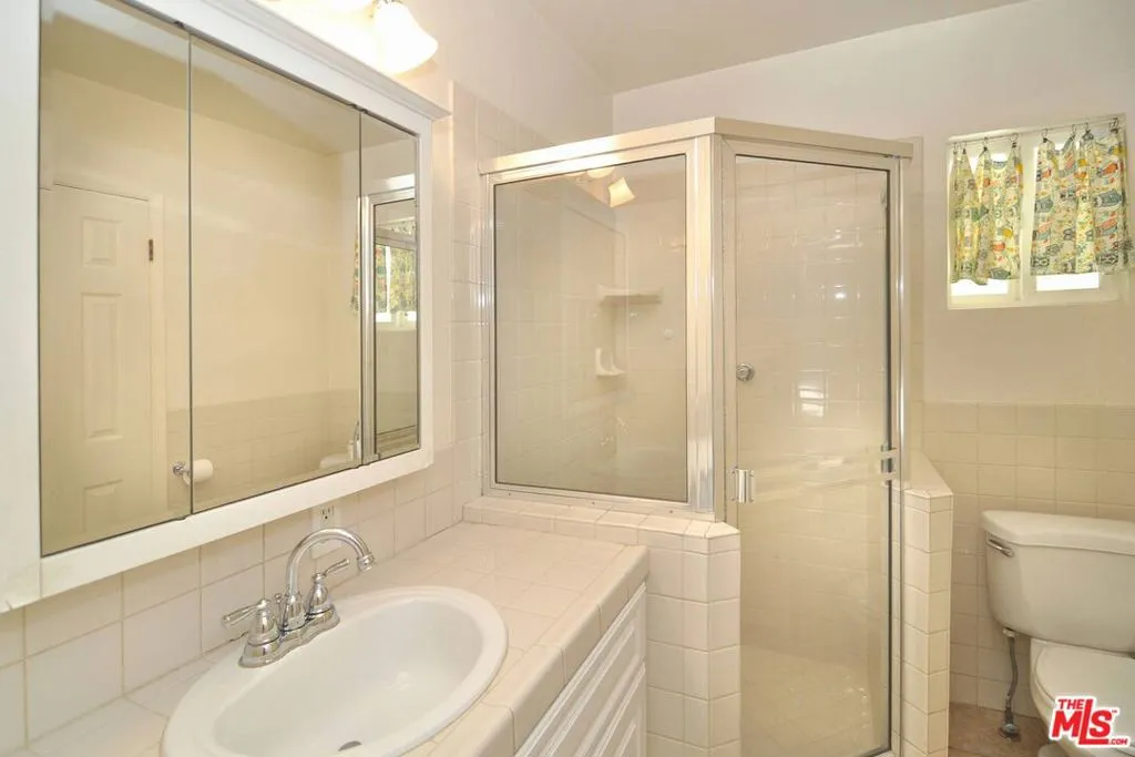 Los Angeles, California 90046, United States, 3 Bedrooms Bedrooms, ,2 BathroomsBathrooms,Residential,Active,177068