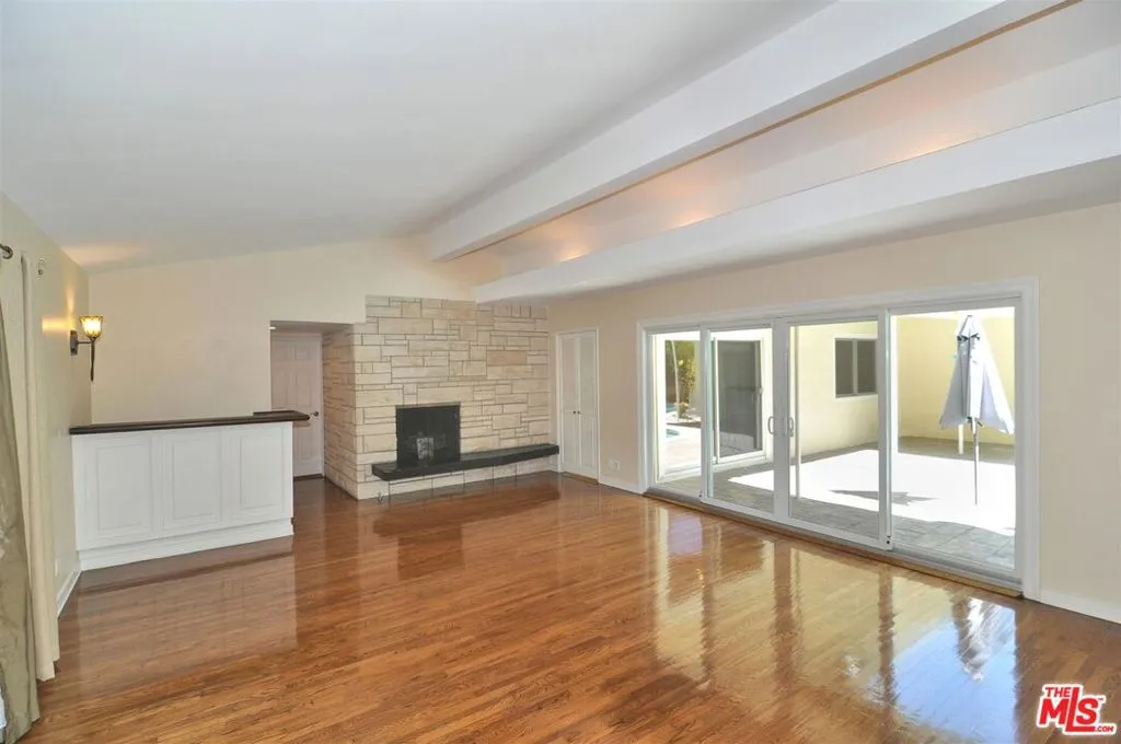 Los Angeles, California 90046, United States, 3 Bedrooms Bedrooms, ,2 BathroomsBathrooms,Residential,Active,177068