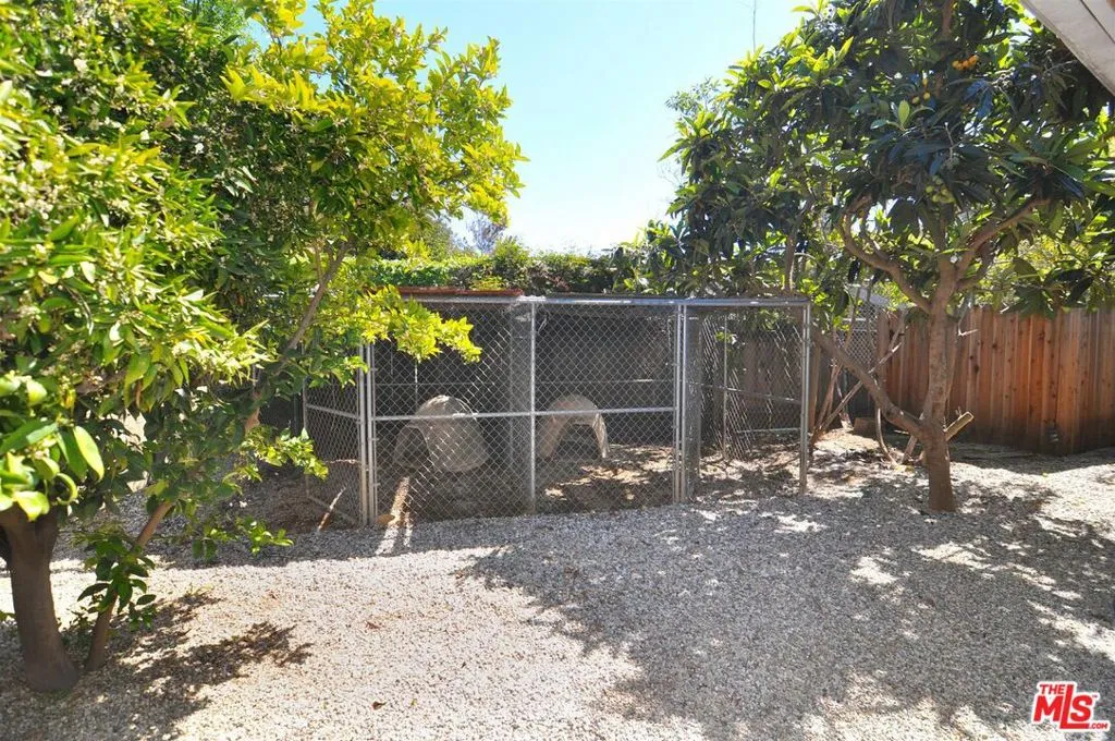 Los Angeles, California 90046, United States, 3 Bedrooms Bedrooms, ,2 BathroomsBathrooms,Residential,Active,177068