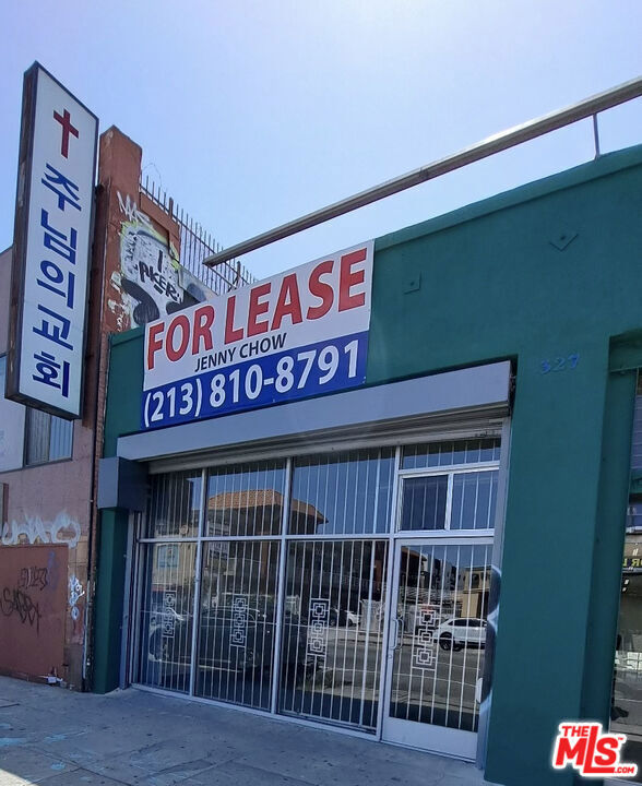 Prime Koreatown retail location. One side has 4 individual rooms ranging approximate from 188sqft to 225sqft individual room and the front has reception area. One side total empty space with building storage space. Two private bathroom, 4 parking space in the rear. Retail spaces is perfect for a wide range of businesses. Lease rate does not include utilities, building services. Tenant is advised to independently verify the personal inspection with appropriate professionals.