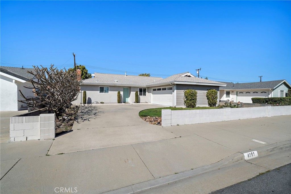Photo of 8181 Holland Dr, Huntington Beach, CA 92647 (MLS # OC26052377)