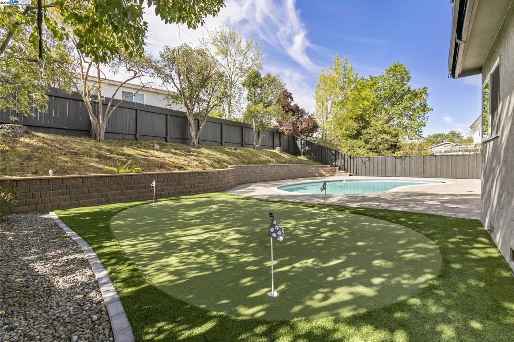 VINTAGE HILLS - Residential