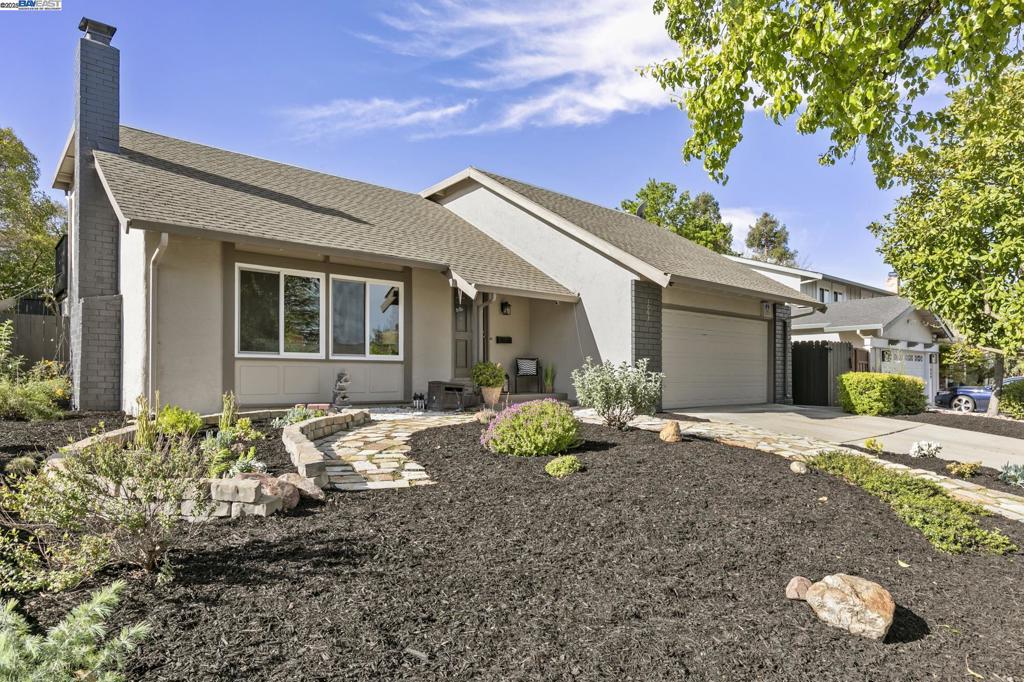 VINTAGE HILLS - Residential