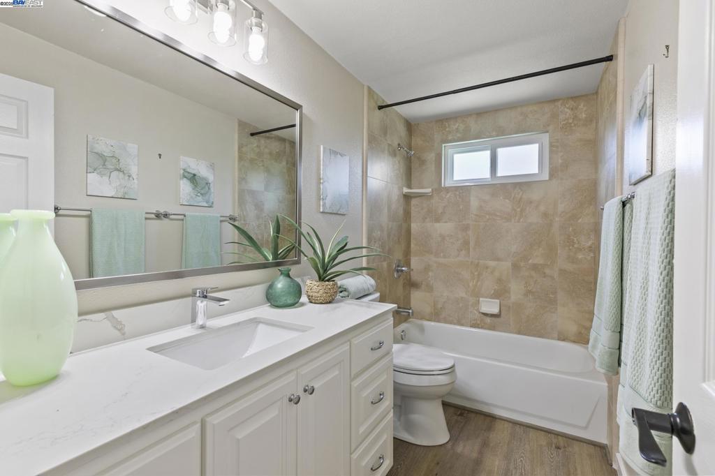 VINTAGE HILLS - Residential